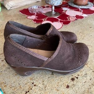 Jambu J-41 Brown Suede Clogs